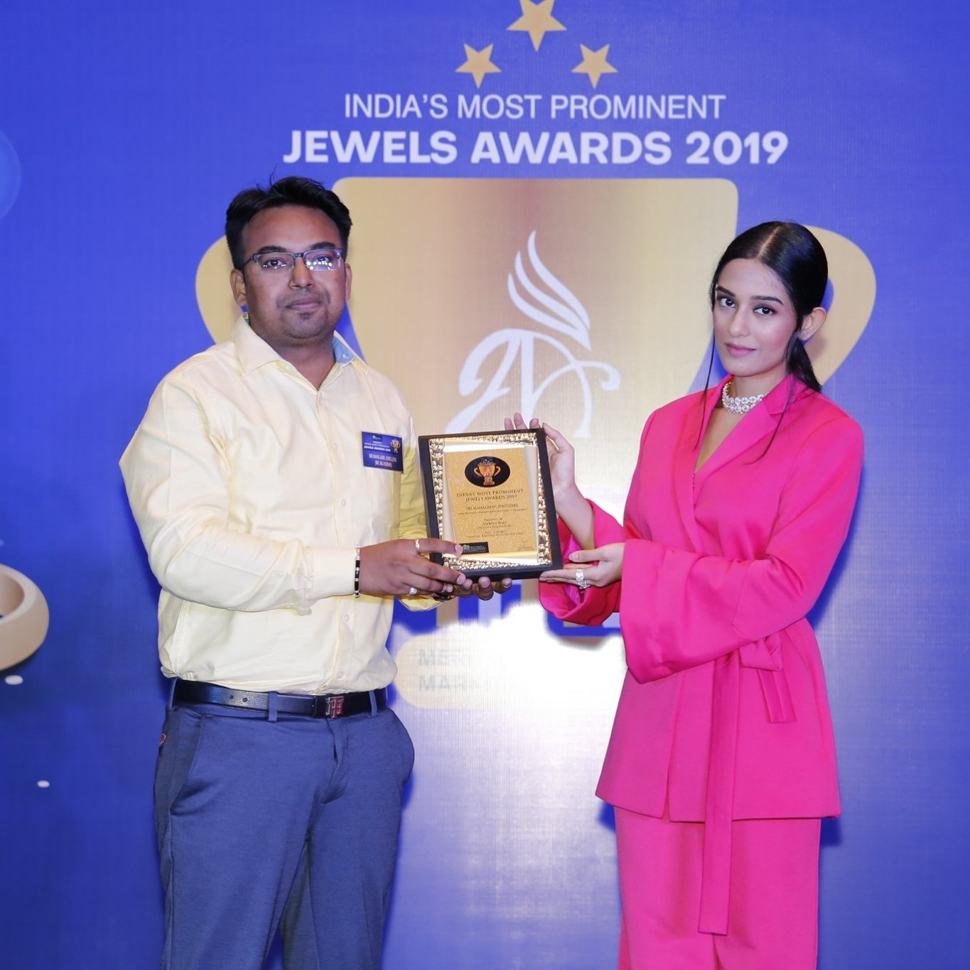 Mr. Raj Verma receiving jewellery award for Sri Mahalaxmi Jewellers